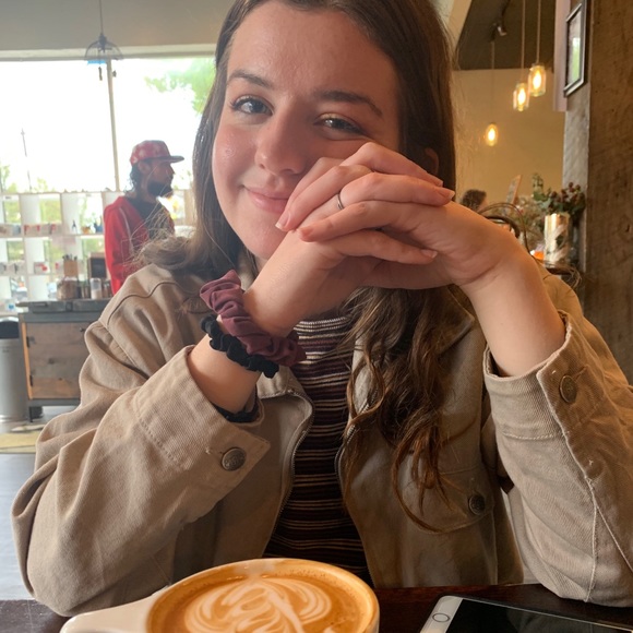 Profile Picture of Jillian Pratt (@jillianpratt_) on Poshmark