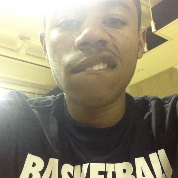 Profile Picture of Corey Gray (@feargraytness) on Poshmark