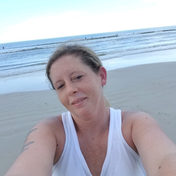 Profile Picture of Stacy Clifton (@stacyclifton) on Poshmark