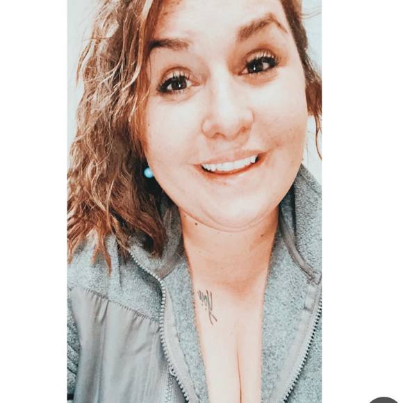 Profile Picture of Alexis Schulte (@alexisdawn12) on Poshmark