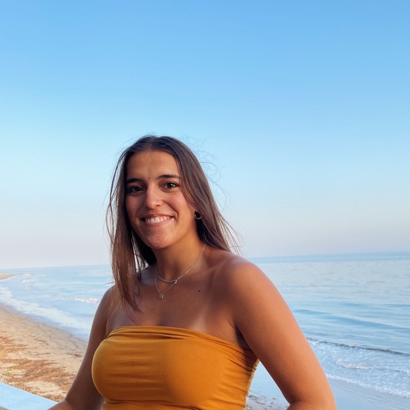 Profile Picture of Julia Cavallo (@jgcavallo) on Poshmark