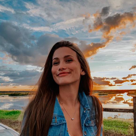 Profile Picture of Skylar Carter (@skylarcarter99) on Poshmark