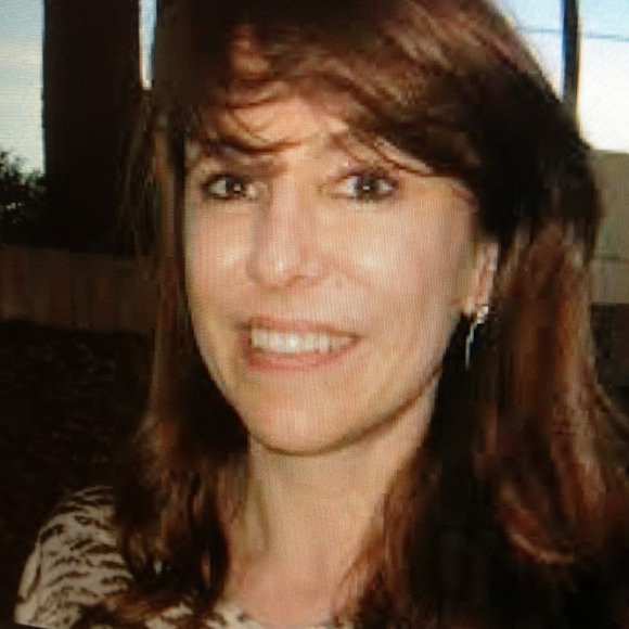 Profile Picture of Leslie Siggers (@lesliesiggers) on Poshmark
