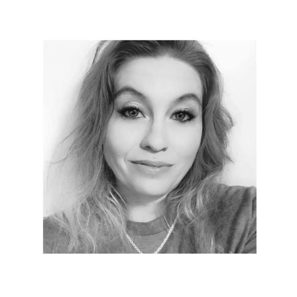 Profile Picture of Abby Hughes wright (@alhwright) on Poshmark