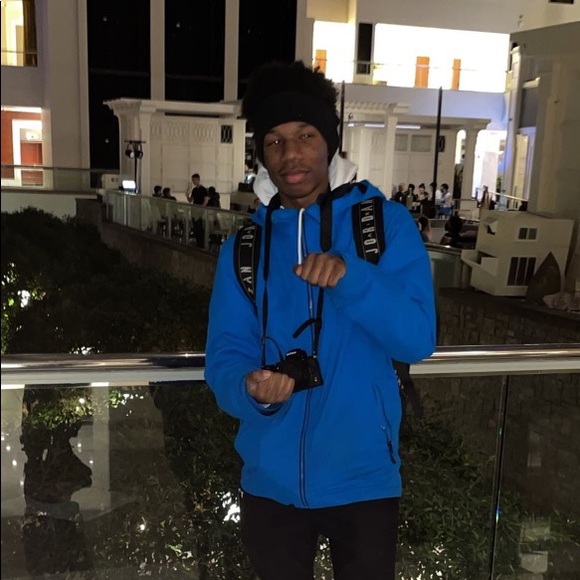 Profile Picture of Kristian Meredith (@isthatkris) on Poshmark