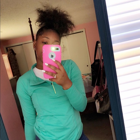 Profile Picture of Emerald Wardlaw (@emeraldwardlaw) on Poshmark