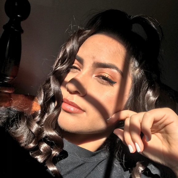 Profile Picture of Joy Lara (@joylara) on Poshmark