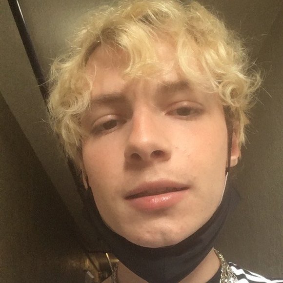 Profile Picture of Shane Renfrow (@shanerenny) on Poshmark
