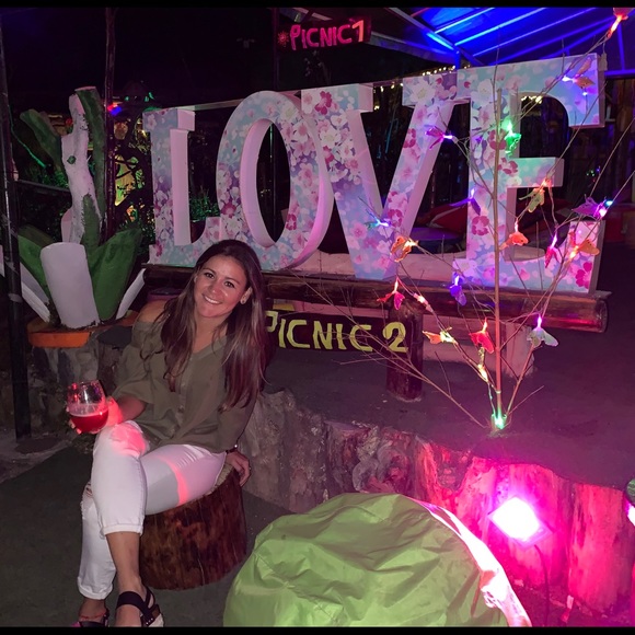 Profile Picture of Luisa Isaza (@lisaza4) on Poshmark