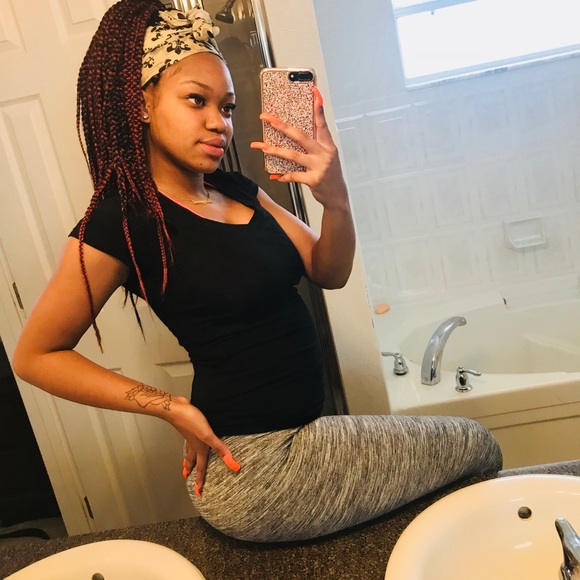 Profile Picture of Jamesha Thompson (@meshaa6) on Poshmark