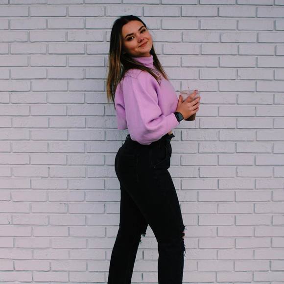 Profile Picture of Karla Sundbaum (@karlasundbaum) on Poshmark