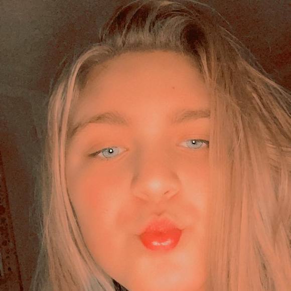 Profile Picture of Johnna Jaggie (@johnnajaggie2) on Poshmark