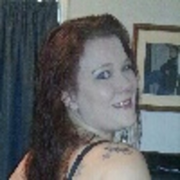 Profile Picture of Amanda Mathews (@amandam7542) on Poshmark