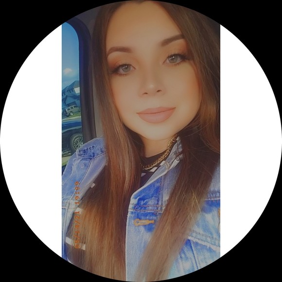 Profile Picture of Laura Silva (@laurays22) on Poshmark