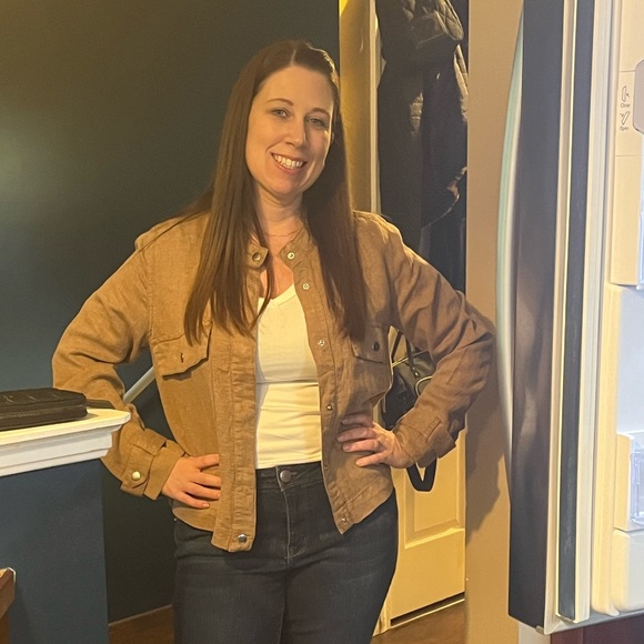 Profile Picture of Heidi Glosser (@heidie84) on Poshmark