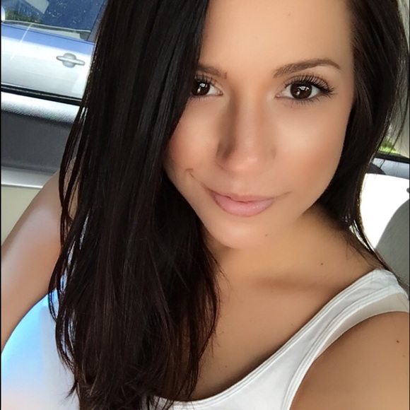 Profile Picture of Michele Devincenzo (@michelemarie_d) on Poshmark