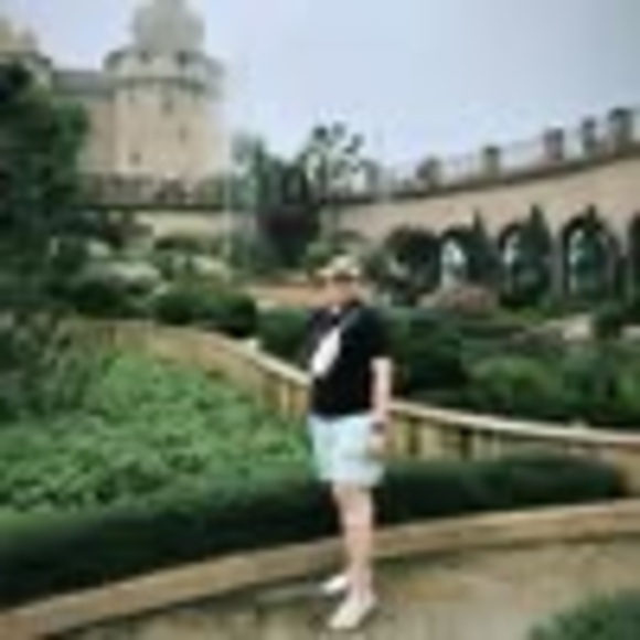 Profile Picture of Minh minh Minh (@mina15031997) on Poshmark