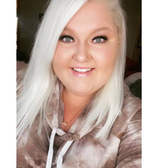 Profile Picture of Melissa Riesenberg (@melries25) on Poshmark