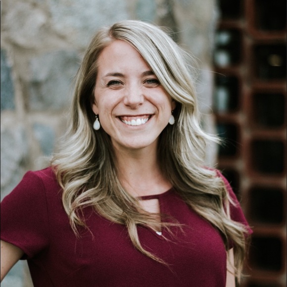 Profile Picture of Katie Weidner (@kmweidner) on Poshmark