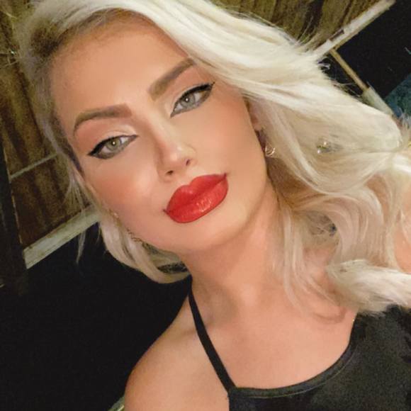 Profile Picture of Sa Sam sadeghi (@samedsanaz) on Poshmark