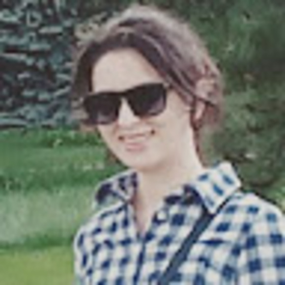 Profile Picture of Nassibe Norouzi (@nassibenorouzi) on Poshmark