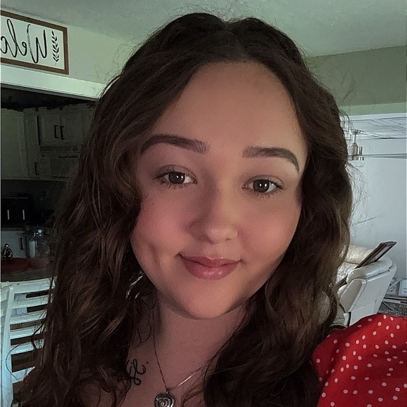 Profile Picture of Katheryne Nguyen (@nguyen_krafts) on Poshmark