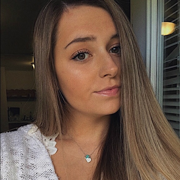 Profile Photo of Carly Donovan (@cdonovan21) on Poshmark