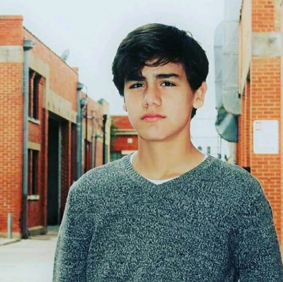 Profile Picture of Lon Davis (@londavus14) on Poshmark