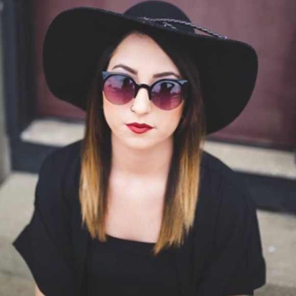 Profile Picture of Allison Baranowski (@allibaranowski) on Poshmark