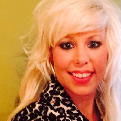 Profile Picture of Natalie Holcomb Moss (@NatDMoss) on Twitter