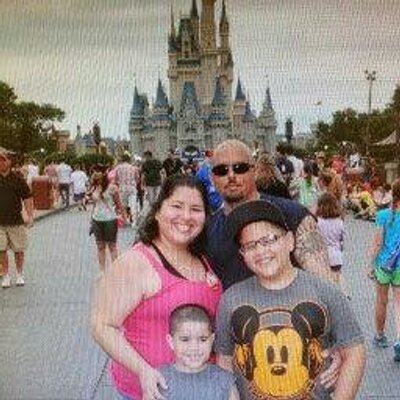 Profile Picture of Roxanne Alvarez (@alvarez_roxanne) on Twitter