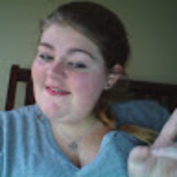 Profile Picture of Danielle Mannino (@d_mannino) on Poshmark