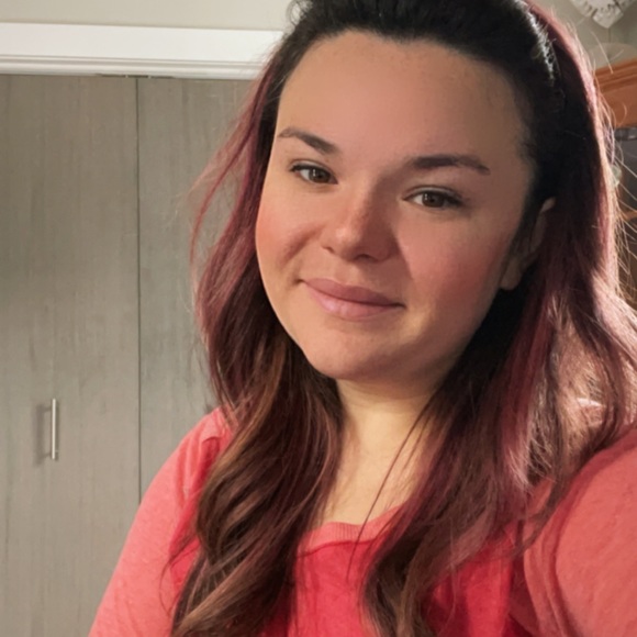 Nicole Pennetta - Poshmark Profile Picture of Nicole Pennetta (@nicolepennetta) on Poshmark