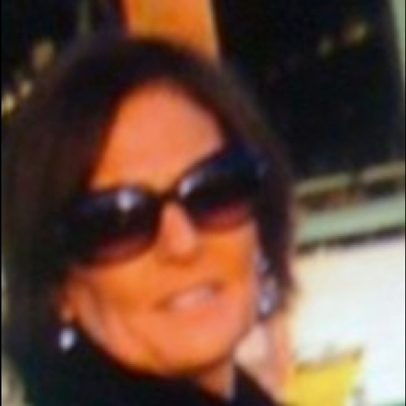 Profile Picture of Dolly Louderback (@dollyl) on Poshmark