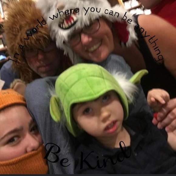 Profile Picture of Danielle Faivus (@daniellefaivus) on Poshmark