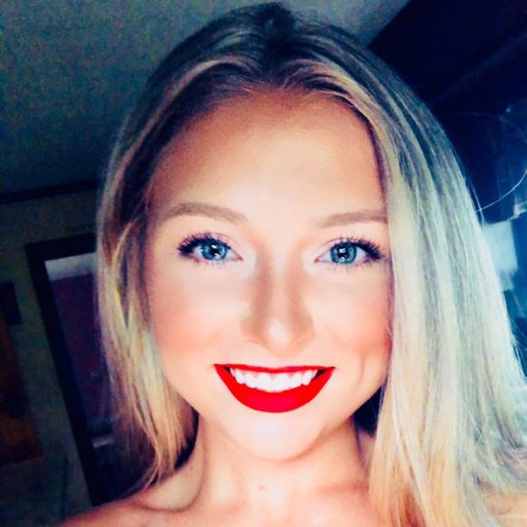 Profile Picture of Brianna Nonnemacher (@breanacortny18) on Poshmark