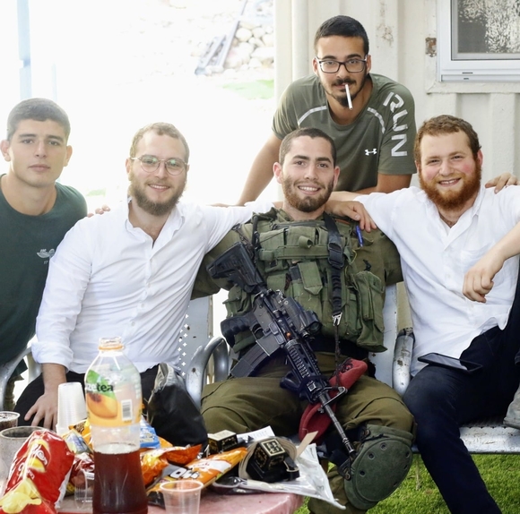 Profile Picture of Sruli Faistman (@srulifaistman) on Poshmark