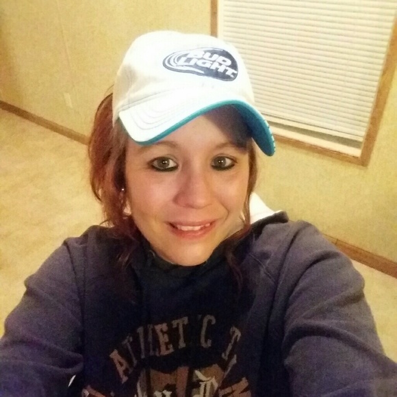 Profile Picture of Amanda Blanford (@amanda13146) on Poshmark