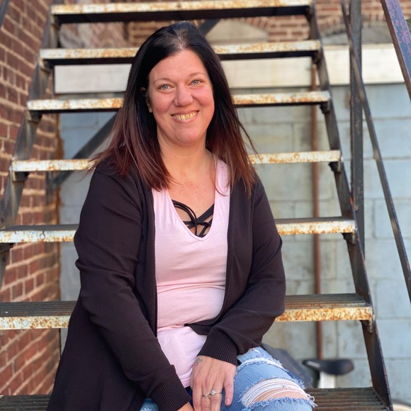 Profile Picture of Elisha Reetz (@ereetz) on Poshmark