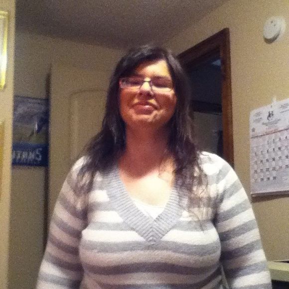 Profile Picture of Crystal Hearlston (@crystal32154) on Poshmark