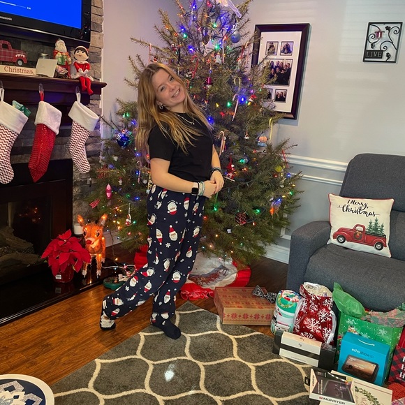 Cadence Noeding - Poshmark Profile Picture of Cadence Noeding (@cadence_noeding) on Poshmark