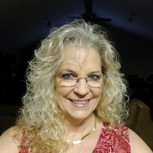 Profile Picture of Katrina Kuegel (@katrinakuegel) on Poshmark