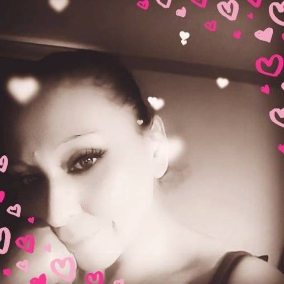 Profile Picture of Paula Murillo (@murillopaula228) on Poshmark