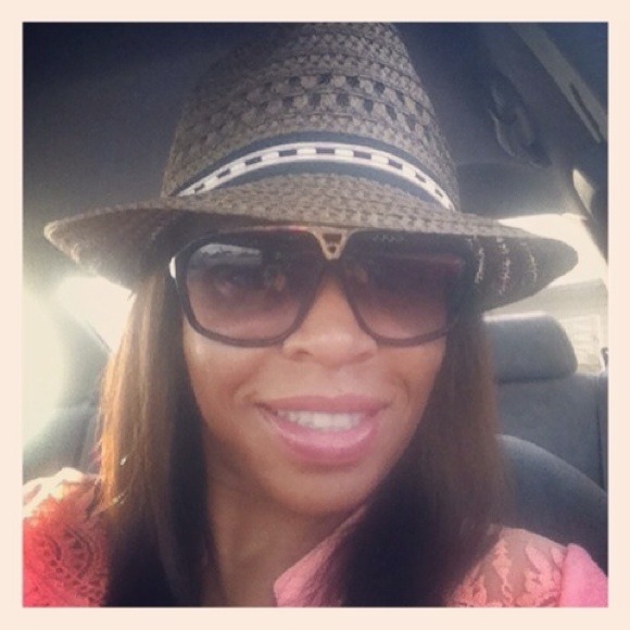 Profile Picture of Arielle Payne (@caramelsunshine) on Poshmark