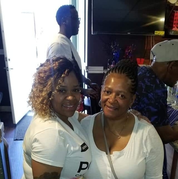 Profile Picture of Shanda Hudson (@shandal01) on Poshmark