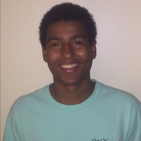 Profile Picture of Aaron Yates (@aaronyates) on Poshmark