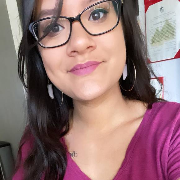 Profile Picture of Catalina Stehlin (@catalinastehlin) on Poshmark