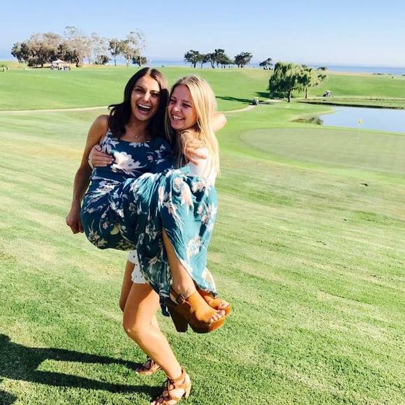 Profile Picture of Nina Thompson-sargoni (@ninsicle) on Poshmark