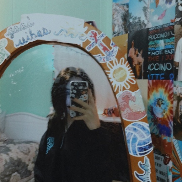 Profile Picture of Emma Gosnell (@emmagosnell2005) on Poshmark