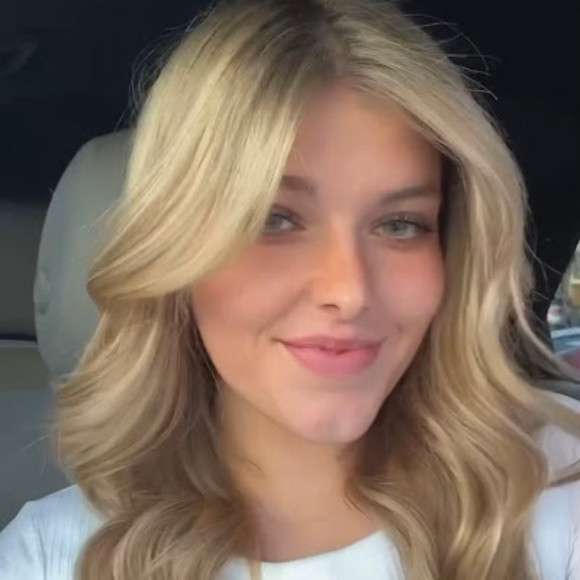 Profile Picture of Elsie-jane clemens Clemens (@eclemens4) on Poshmark